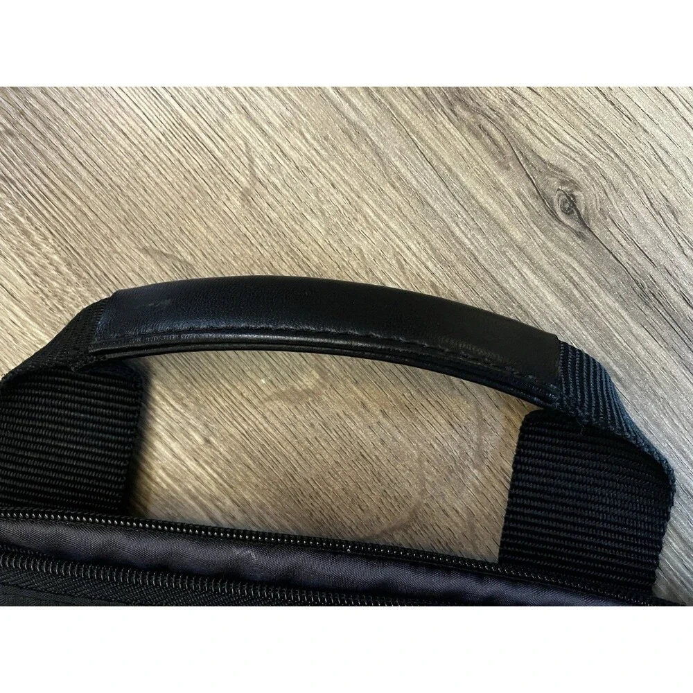 Samsonite 13 Inch Laptop Bag Very Lightly Used (Looks New)
